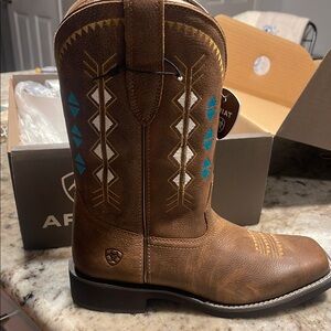 Ariat Tan Western Boots with Blue and White Embroidery